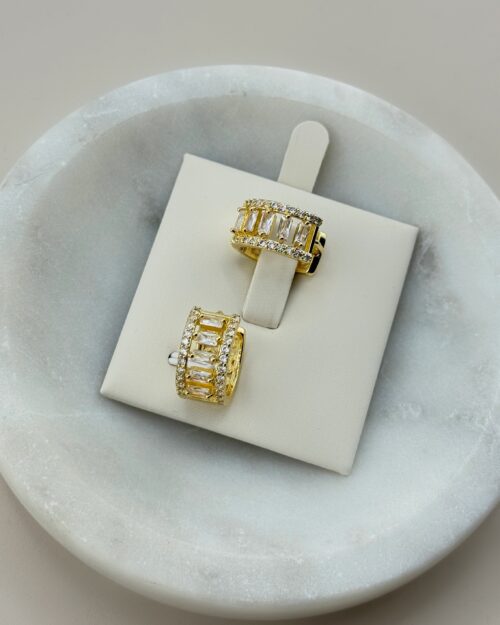 Huggies zircon baguette