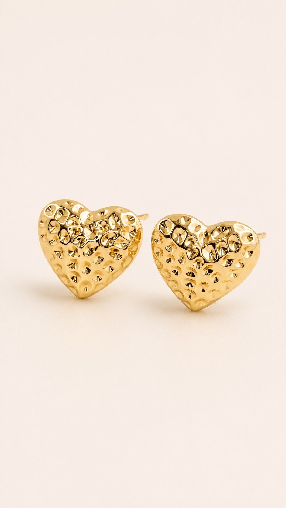 Aretes en forma de corazon texturizado