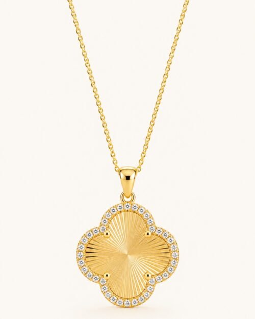 Cadena en forma de trebol dorado