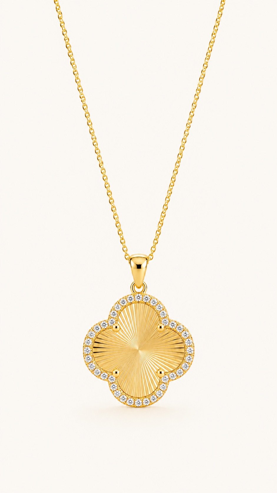 Cadena en forma de trebol dorado